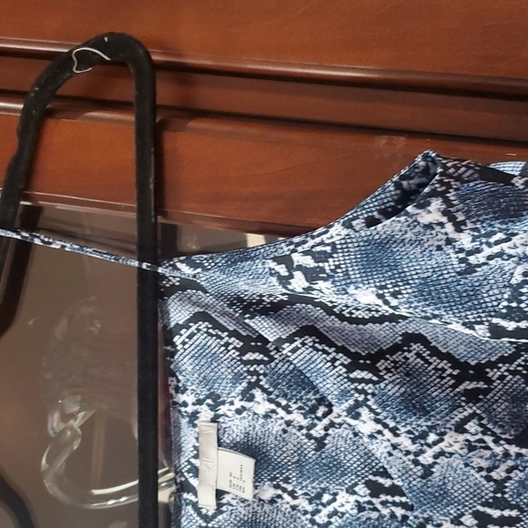 H & M Tank top Blue with white snakeskin patterns size 6 - Picture 4 of 7